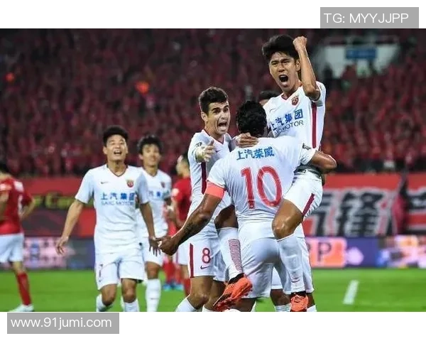 欧冠激战：AC米兰大胜曼联红牌争议引发全场热议与反思