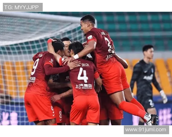 中超激战：拜仁大胜AC米兰红牌事件引发全场热议与战术分析