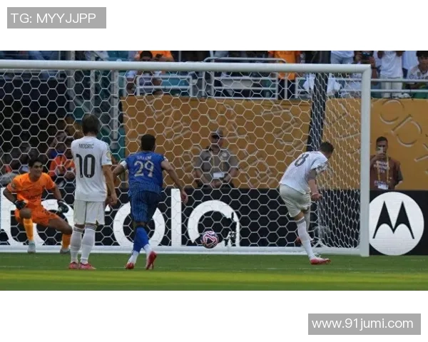 中超精彩对决巴黎圣日耳曼大胜皇马乌龙球成为全场焦点引发热议