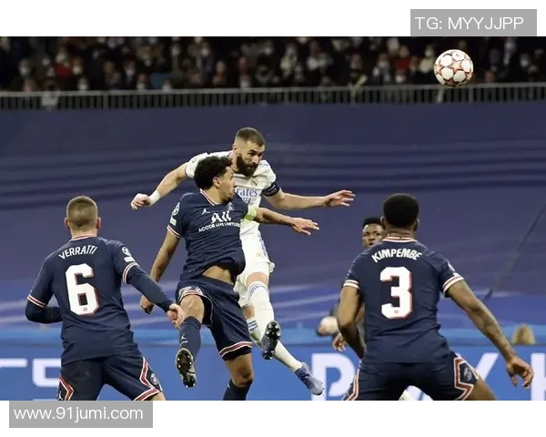 意甲焦点战：巴黎圣日耳曼与那不勒斯激战成平局战术解析与精彩瞬间回顾