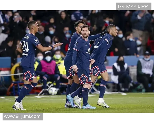 意甲激战：AC米兰险胜切尔西争议判罚引发全场热议