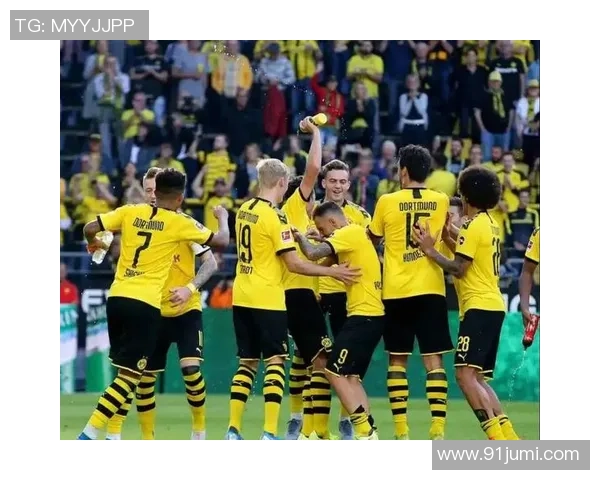 国王杯决赛拜仁大胜多特蒙德帽子戏法引发全场狂欢战术解析 国王杯决赛拜仁大胜多特蒙德帽子戏法引发全场狂欢战术解析