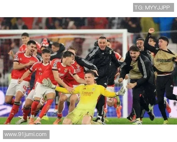 欧冠大战国米大胜曼联点球争议引发全场热议