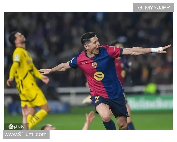 意甲赛场巴萨大胜多特蒙德争议判罚引发全场热议与激烈反响